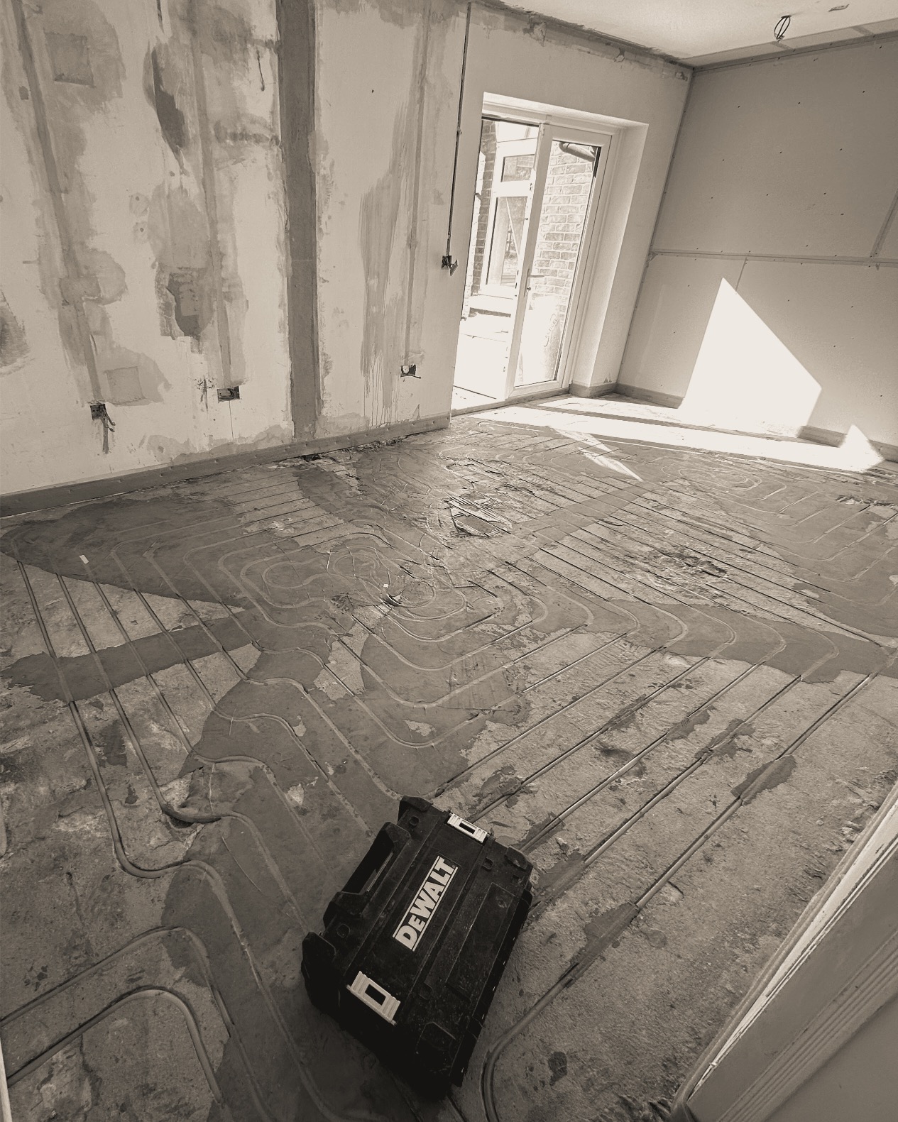 LATEX FLOOR SCREED SLOUGH